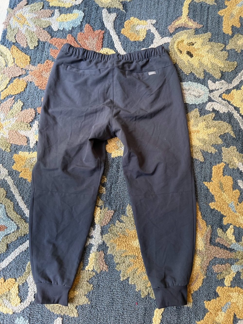 Figs Men’s Tansen Grey and Red Scrub Jogger Pants Large Short - Picture 3 of 5